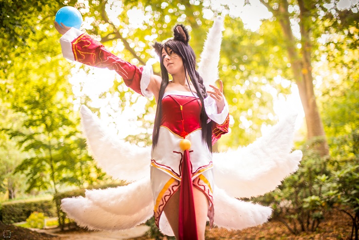 League of Legends - Ahri Cosplay - full body character photo