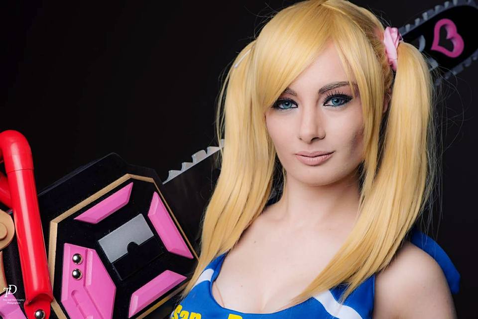 Lollipop Chainsaw - Juliet Starling (Cheerleader) Cosplay - soft focus shot