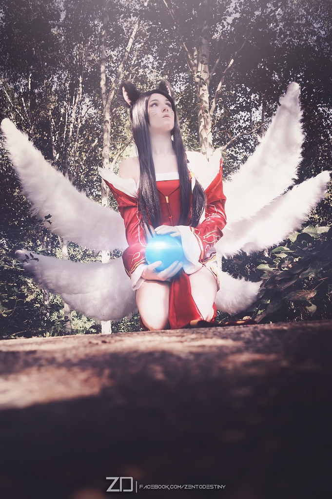 League of Legends - Ahri Cosplay - professional cosplay study