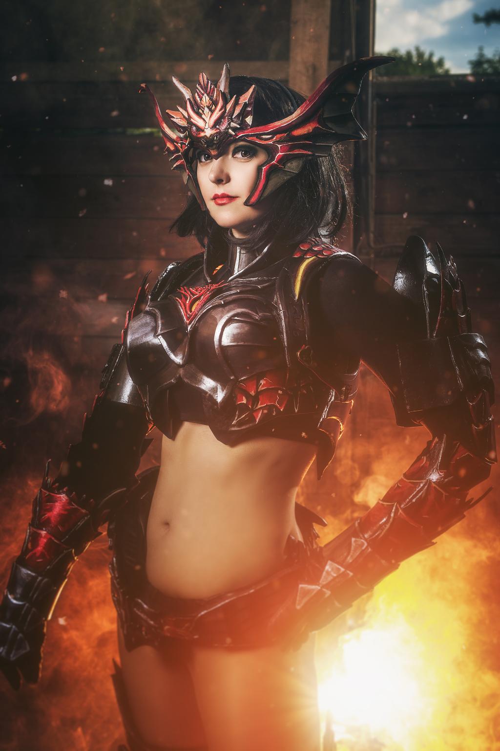 Lineage 2 - Human (Female) (Draconic Light Armor) Cosplay - soft focus shot
