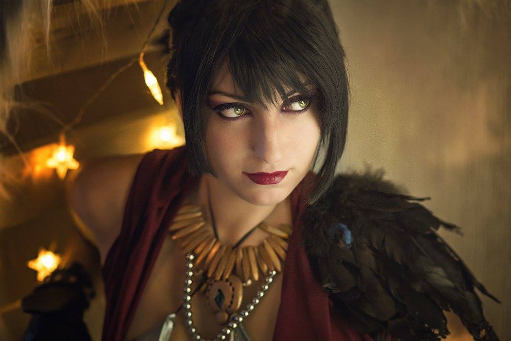 Dragon Age - Origins - Morrigan Cosplay - focused costume photography