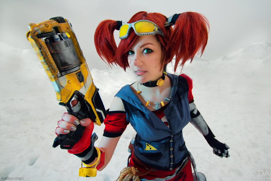 Borderlands 2 - Gaige Cosplay - full length photo