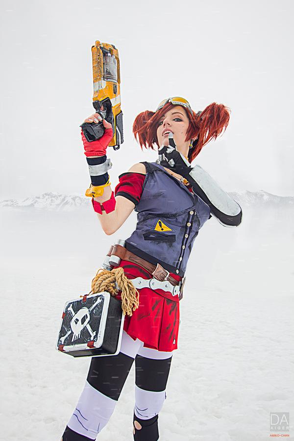 Borderlands 2 - Gaige Cosplay - full body portrait