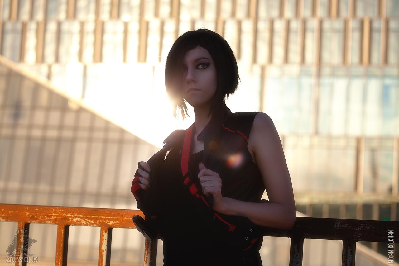 Mirrors Edge - Catalyst - Faith Connors (Phoenix Carpenter) Cosplay - full body port.