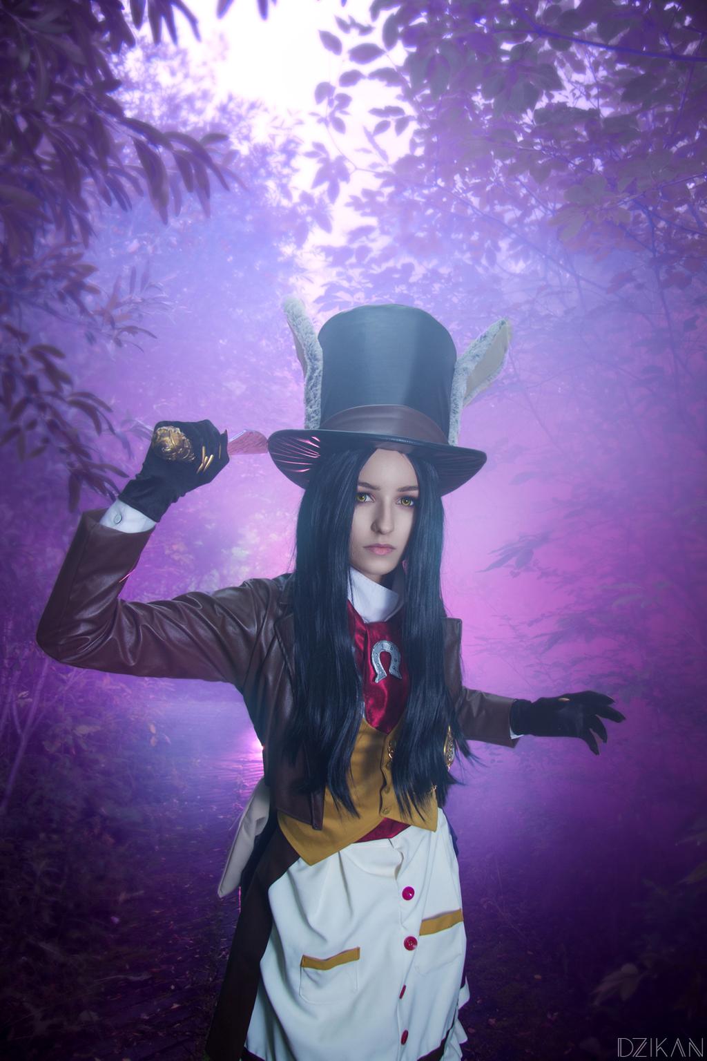 Alice - Madness Returns - Alice - (Late but Lucky) Cosplay - full body port.