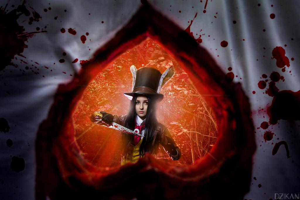 Alice - Madness Returns - Alice - (Late but Lucky) Cosplay - costume portrait