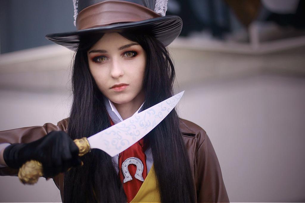 Alice - Madness Returns - Alice - (Late but Lucky) Cosplay - portrait photo