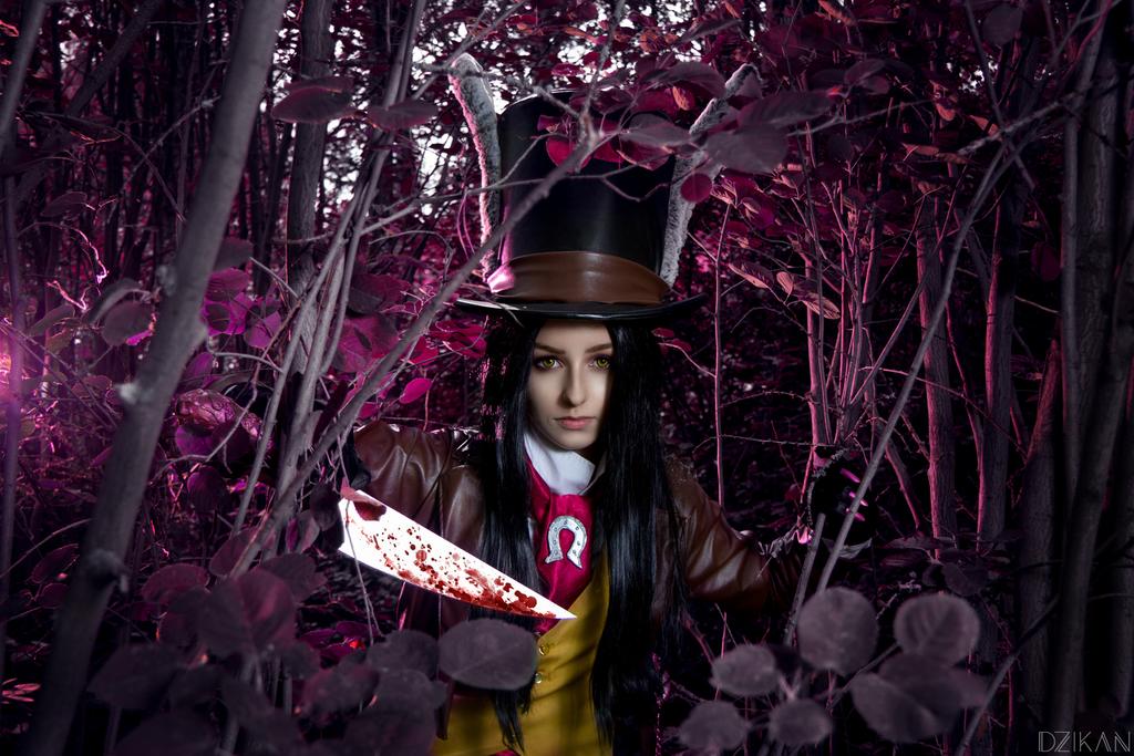 Alice - Madness Returns - Alice - (Late but Lucky) Cosplay - portrait photo