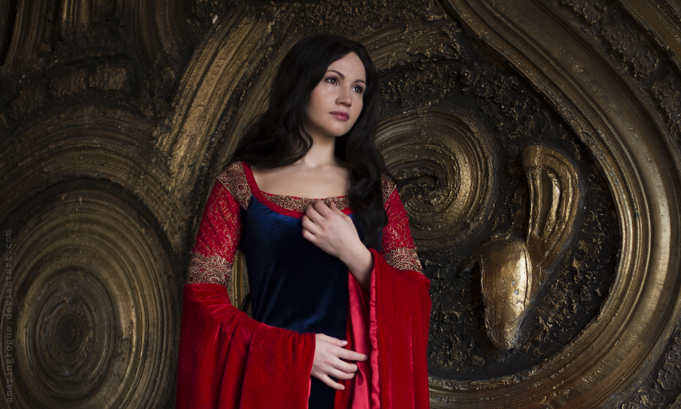 Lord of the Rings - Arwen Cosplay - full length character portrait