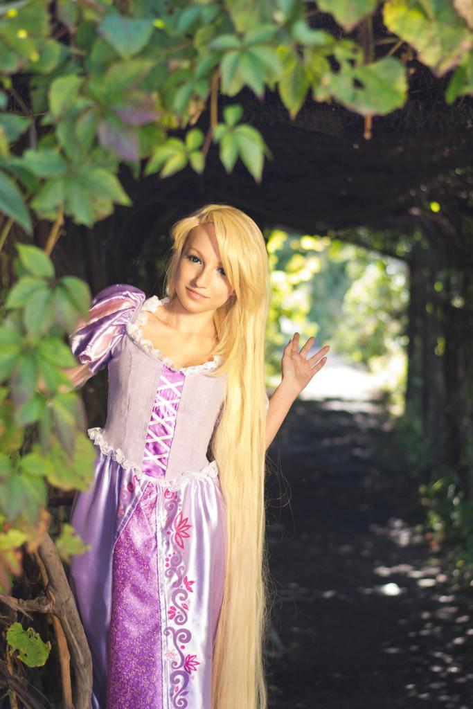 Tangled - Rapunzel Cosplay - professional cosplay study