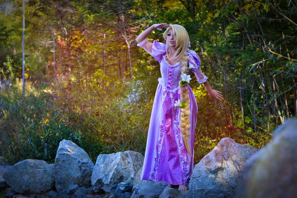 Tangled - Rapunzel Cosplay - full length character portrait
