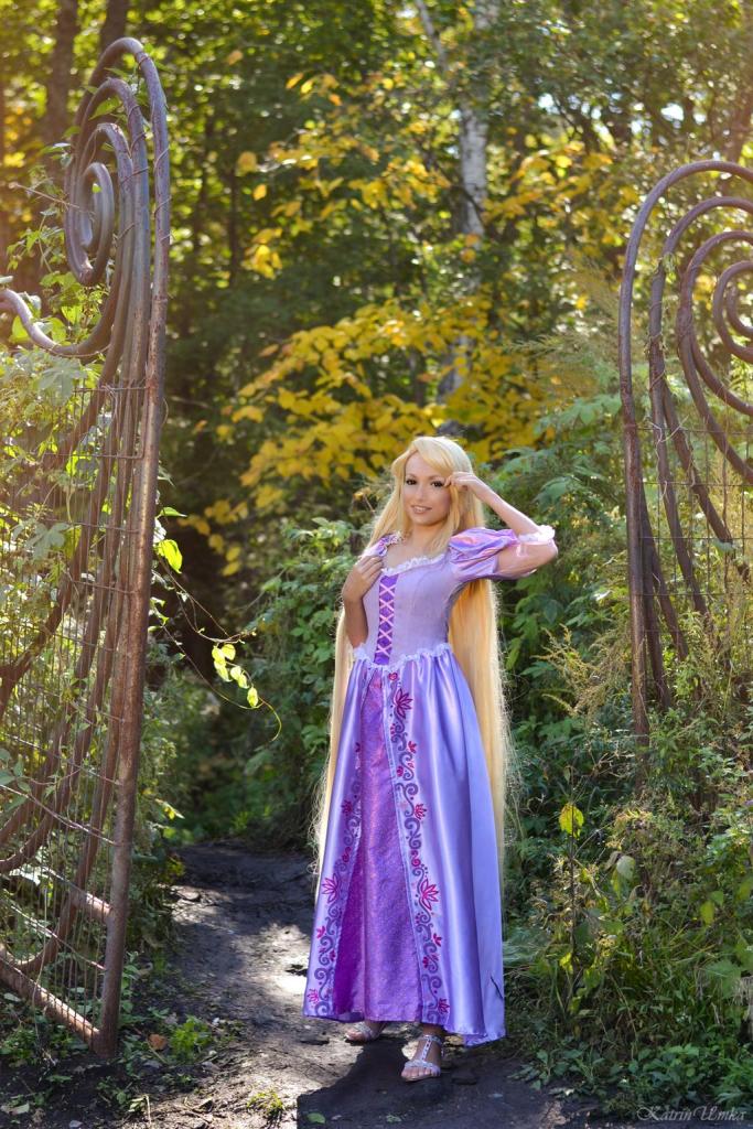 Tangled - Rapunzel Cosplay - costume showcase portrait