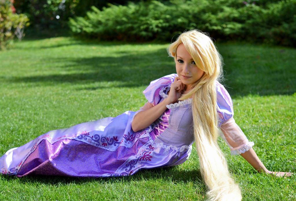 Tangled - Rapunzel Cosplay - full body portrait