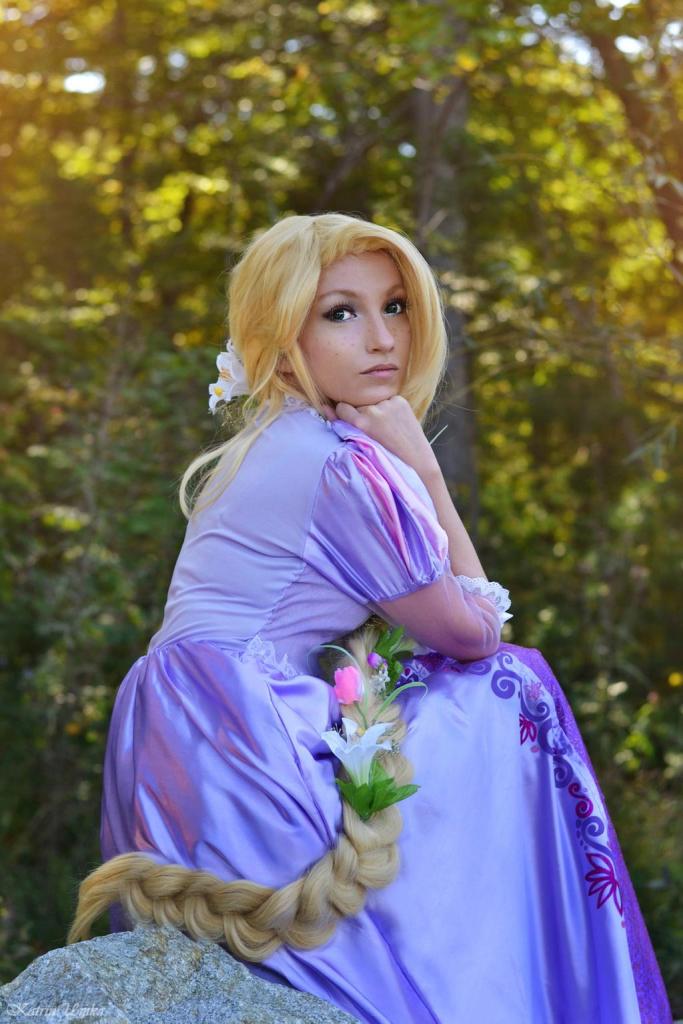 Tangled - Rapunzel Cosplay - character recreation portrait