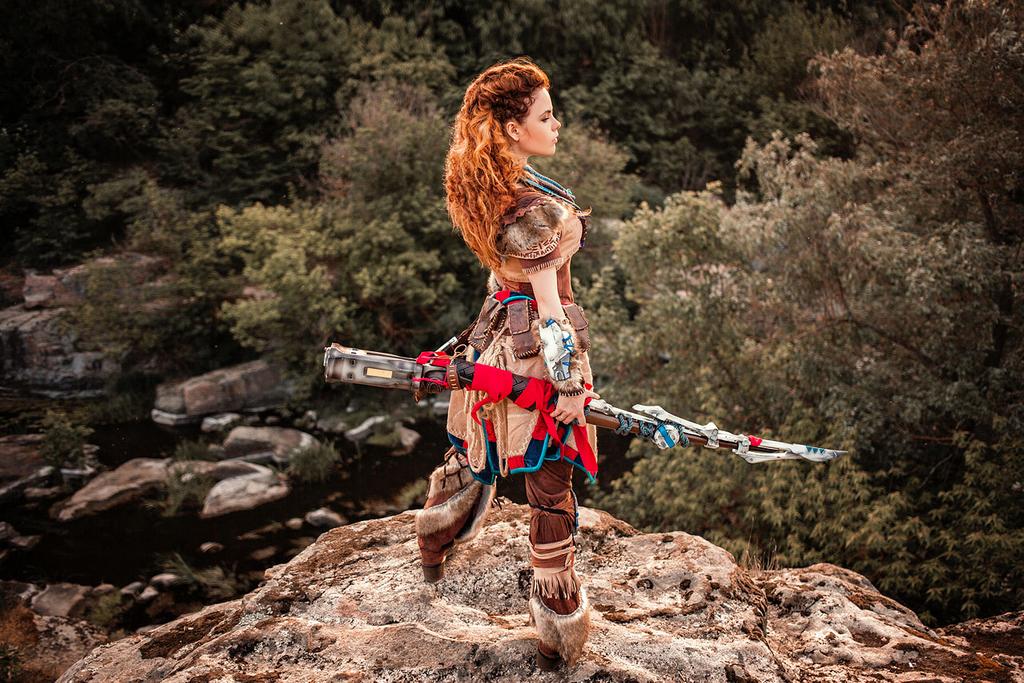 Horizon - Zero Dawn - Aloy (Outcast) Cosplay - full length photo Horizon - Zero Dawn - Aloy (Outcast) Cosplay - full length photo