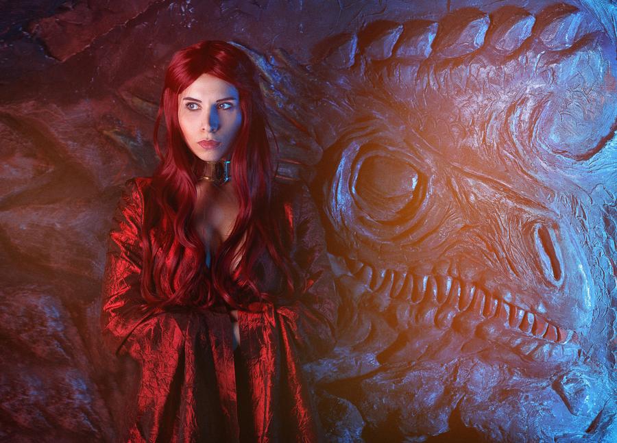 Game of Thrones - Melisandre Cosplay - full length photo