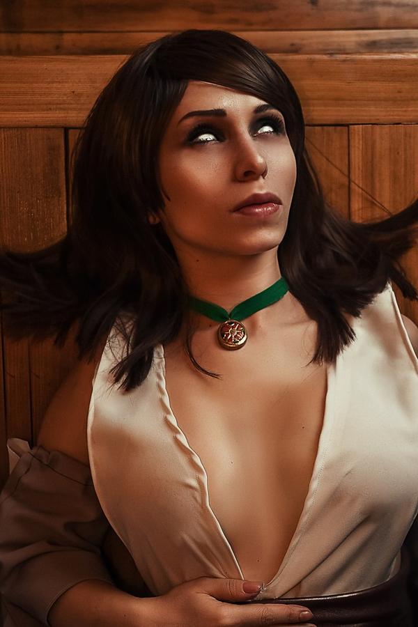 The Witcher 3 - Wild Hunt - Corinne Tilly Cosplay - expressive portrait The Witcher 3 - Wild Hunt - Corinne Tilly Cosplay - expressive portrait