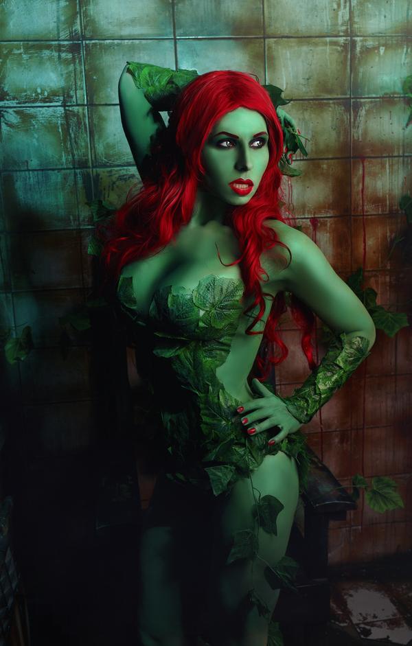 Batman - Poison Ivy &amp; Harley Quinn Cosplay - authentic view