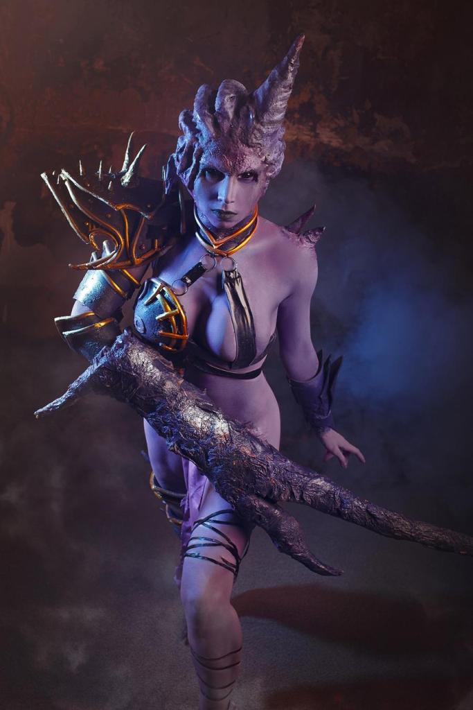 Warhammer 40 000 - Daemonette Cosplay - cinematic costume portrait