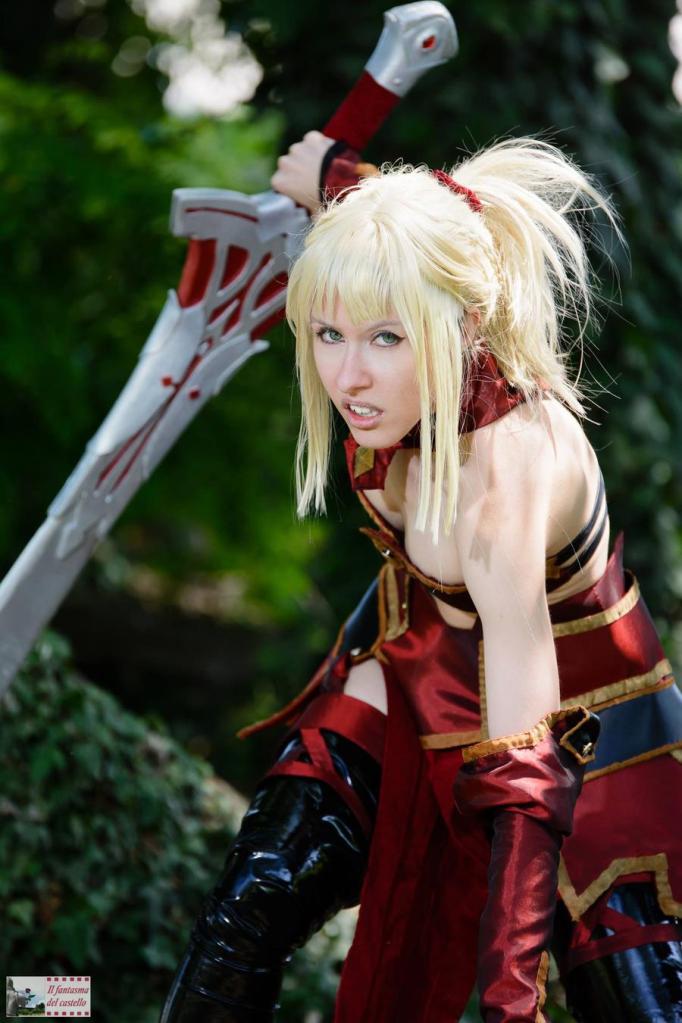 Fate-Apocrypha - Mordred (Saber of Red) (Armorless) Cosplay - expressive portrait