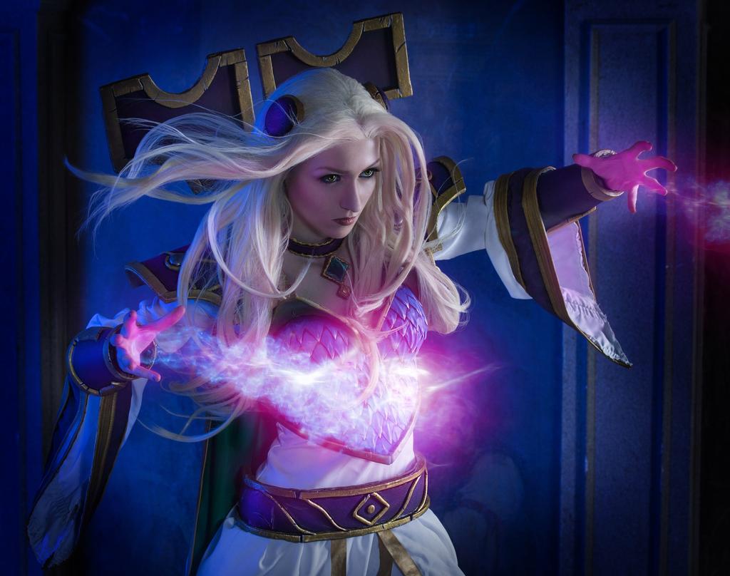 Warcraft - Magna Aegwynn Cosplay - full body character photo
