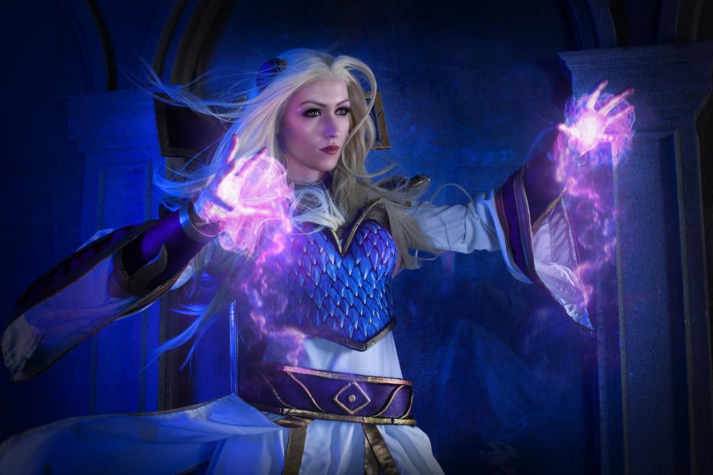 Warcraft - Magna Aegwynn Cosplay - full body character photo