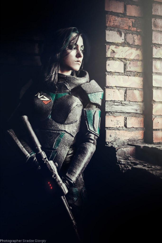 Mass Effect 3 - Commander Shepard (Female) Cosplay - full length photo