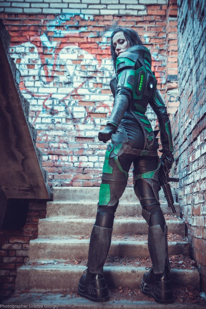 Mass Effect 3 - Commander Shepard (Female) Cosplay - full length port.
