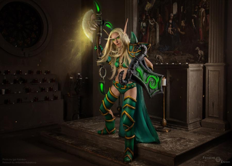World of Warcraft - The Burning Crusade - Blood Elf (Paladin) Cosplay - artistic framing World of Warcraft - The Burning Crusade - Blood Elf (Paladin) Cosplay - artistic framing