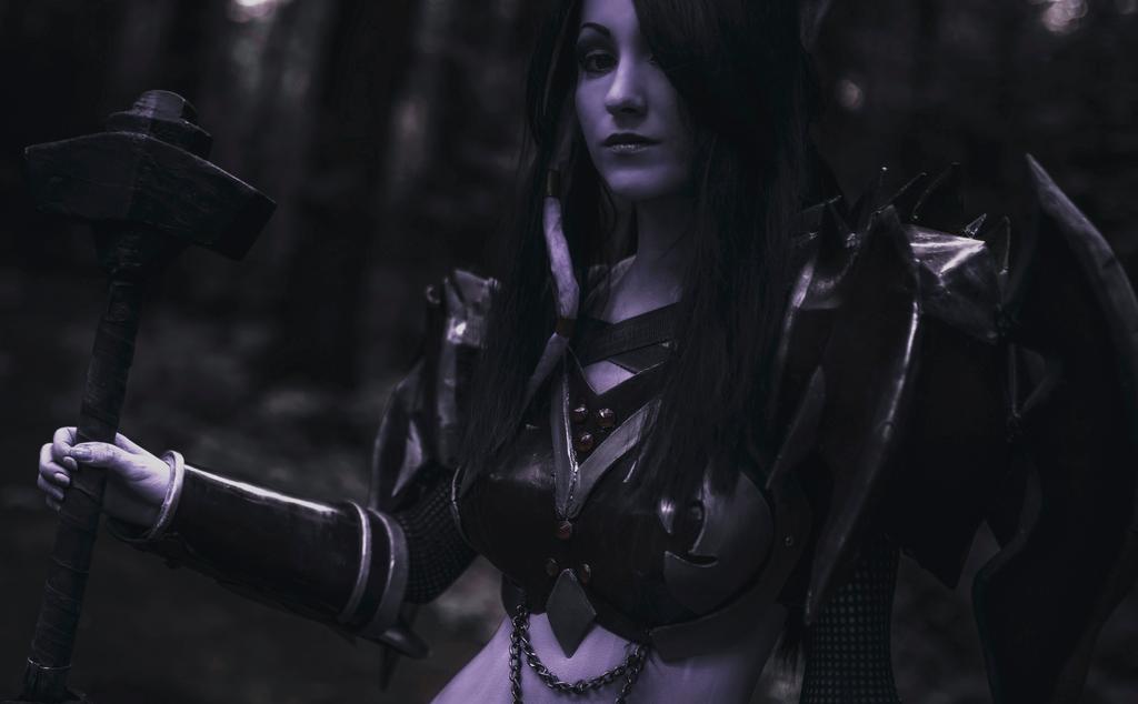 World of Warcraft - The Burning Crusade - Draenei (Warrior) Cosplay - full body port.