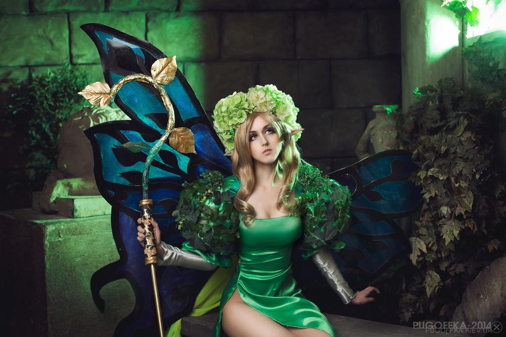 Odin Sphere - Queen Elfaria Cosplay - full length character portrait