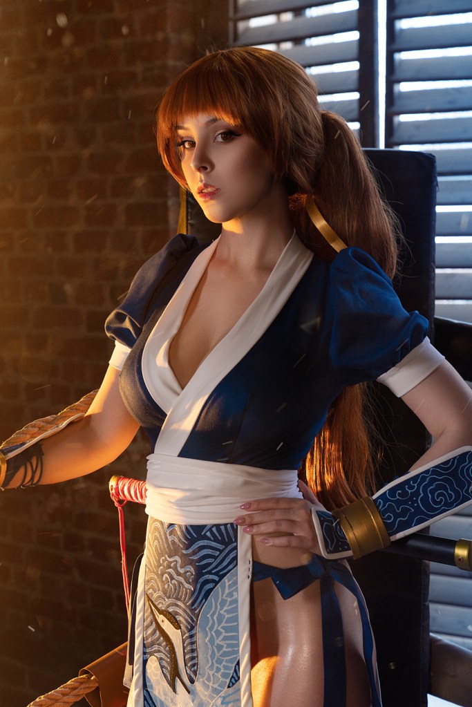 Dead or Alive 2 - Kasumi Cosplay - expressive character portrait