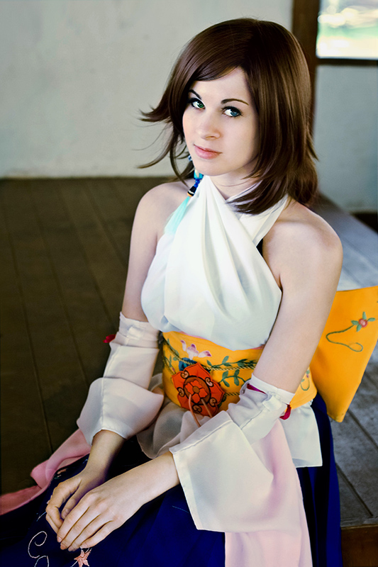 Final Fantasy 10 - Yuna Cosplay - full body character photo