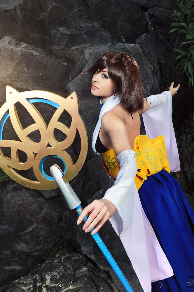 Final Fantasy 10 - Yuna Cosplay - full length character portrait