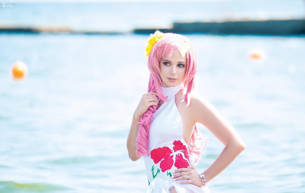 gundam-seed-destiny-lacus-clyne-swimsuit-cosplay_8