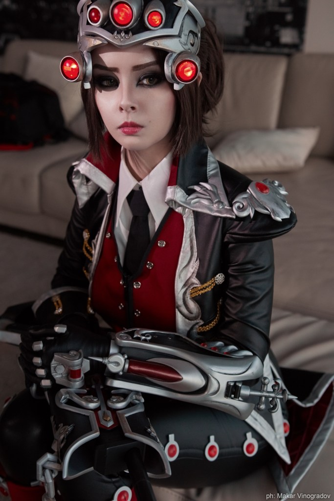 Overwatch - Widowmaker (Huntress) Cosplay - costume show
