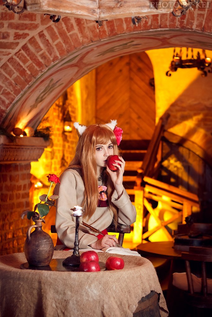 Spice and Wolf - Holo Cosplay - full length character portrait