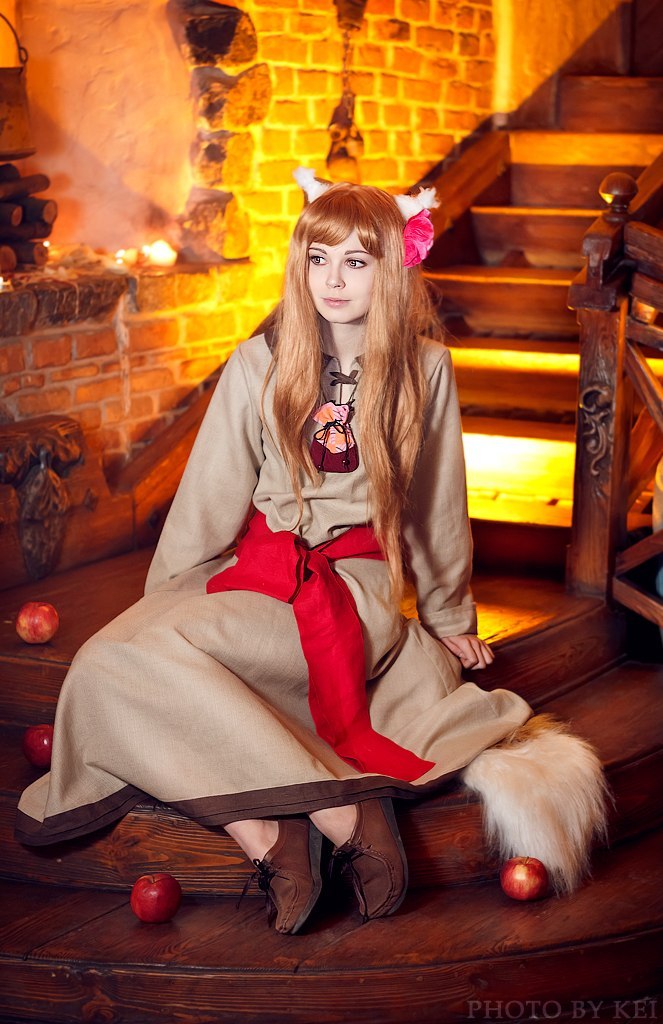 Spice and Wolf - Holo Cosplay - character costume portrait