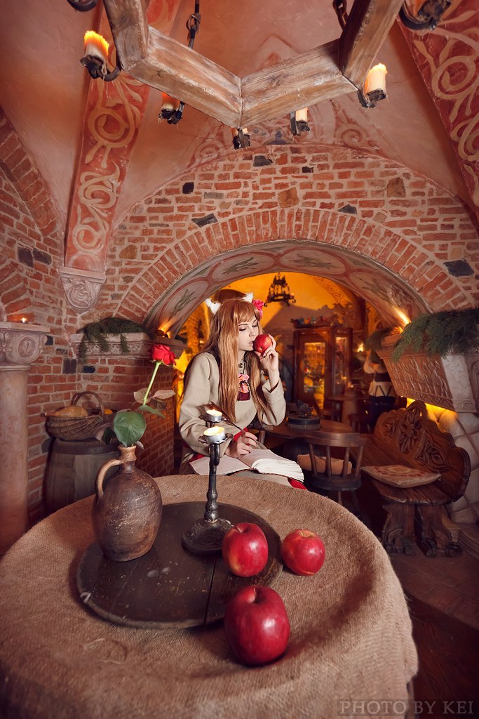 Spice and Wolf - Holo Cosplay - full body portrait