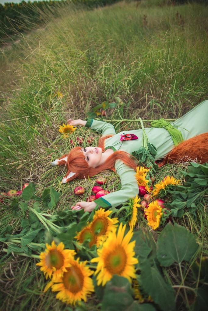 Spice and Wolf - Holo Cosplay - full body portrait