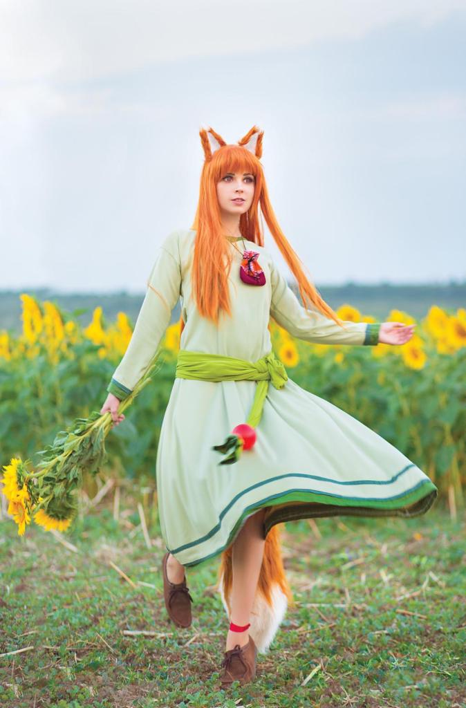 Spice and Wolf - Holo Cosplay - full body character photo