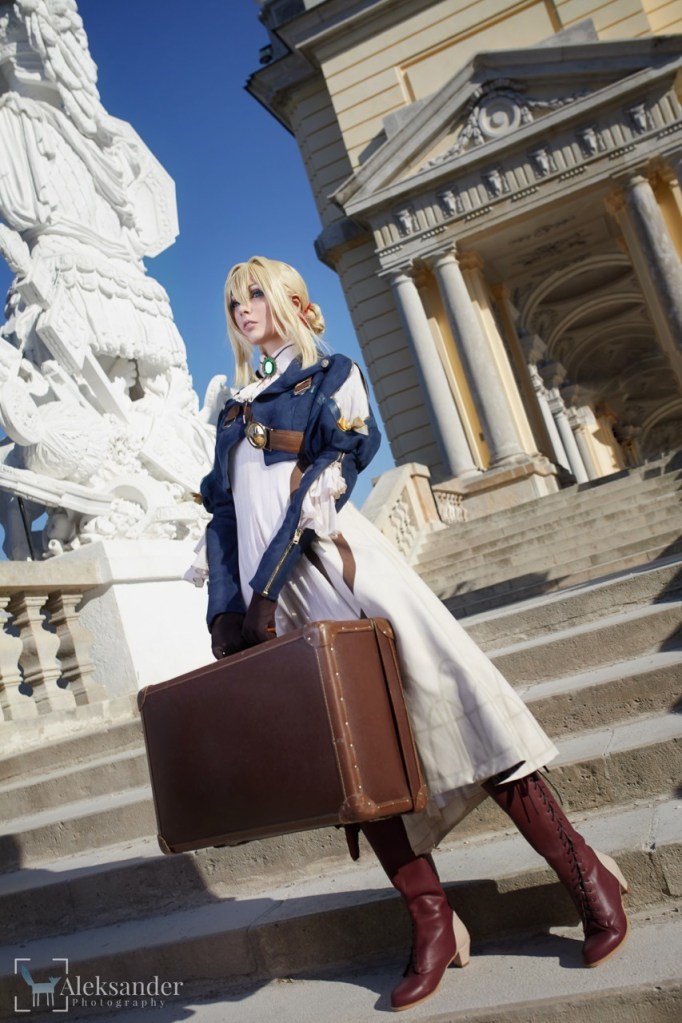 Violet Evergarden - Violet Evergarden Cosplay - body photo