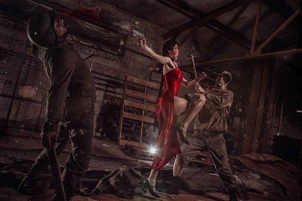 Resident Evil 2 - Remake - Ada Wong Cosplay - authentic view Resident Evil 2 - Remake - Ada Wong Cosplay - authentic view