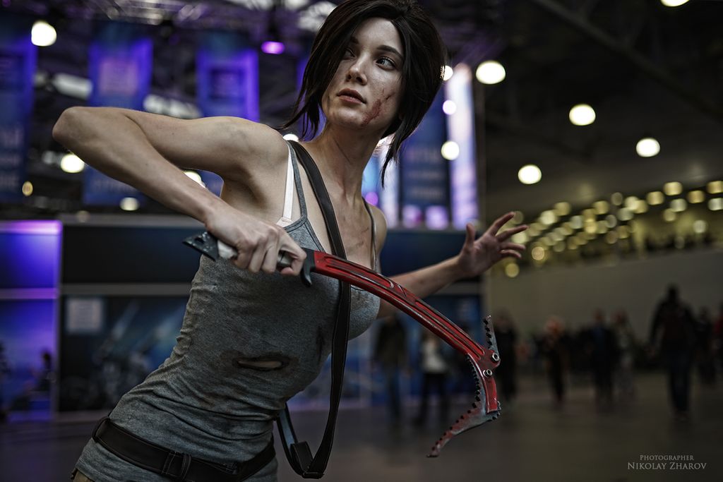Tomb Raider - Lara Croft Cosplay - artistic framing portrait
