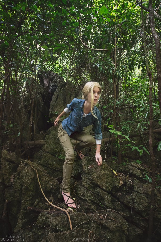 Uncharted 3 - Drakes Deception - Elena Fisher Cosplay - portrait photo Uncharted 3 - Drakes Deception - Elena Fisher Cosplay - portrait photo