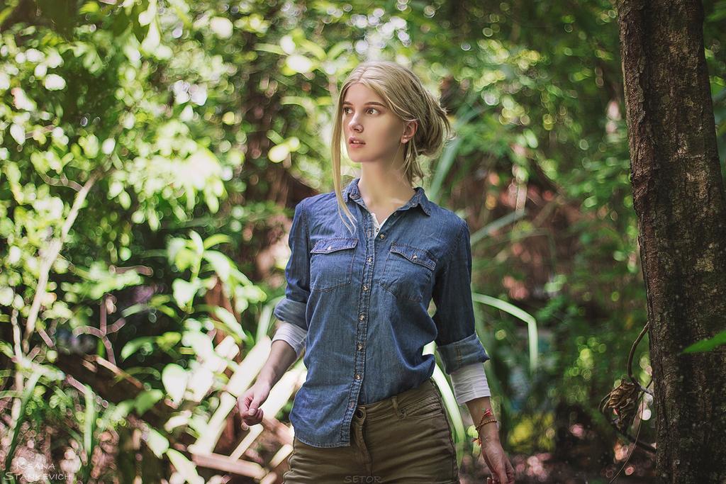 Uncharted 3 - Drakes Deception - Elena Fisher Cosplay - full length port. Uncharted 3 - Drakes Deception - Elena Fisher Cosplay - full length port.