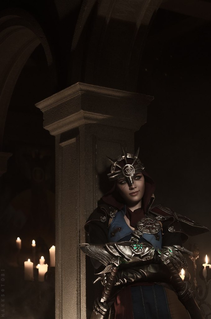 Dragon Age - Inquisition - Trevelyan Inquisitor (Female) Cosplay - body photo Dragon Age - Inquisition - Trevelyan Inquisitor (Female) Cosplay - body photo