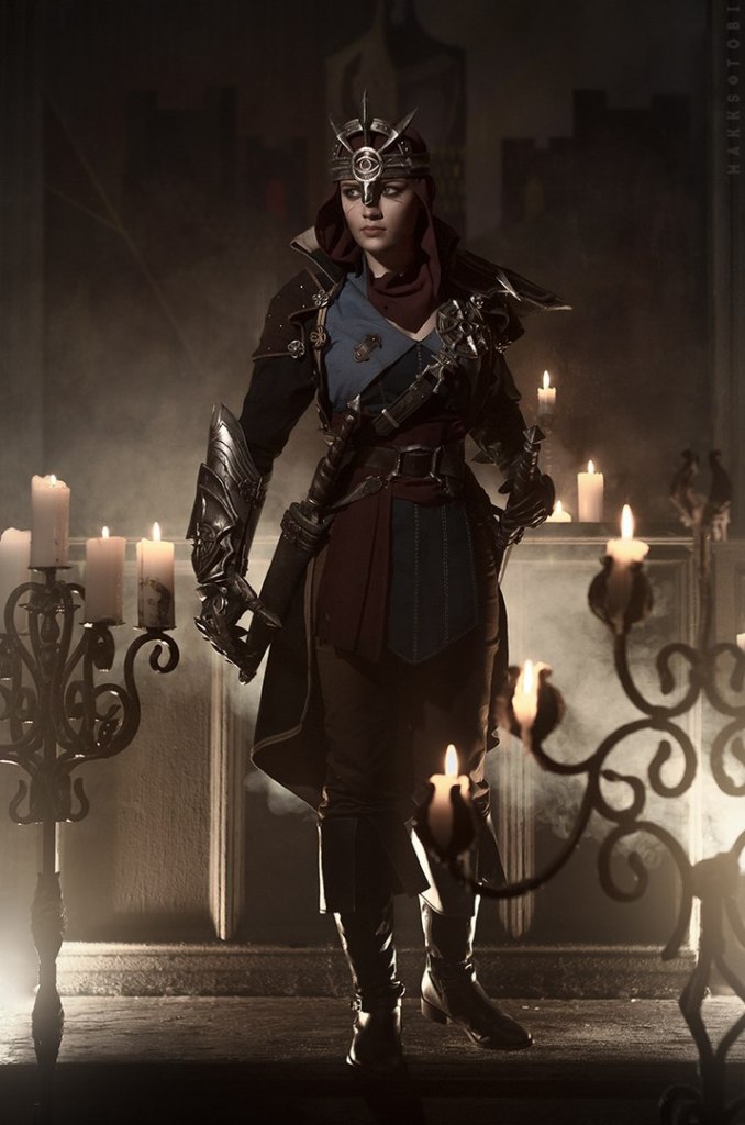 Dragon Age - Inquisition - Trevelyan Inquisitor (Female) Cosplay - costume show Dragon Age - Inquisition - Trevelyan Inquisitor (Female) Cosplay - costume show