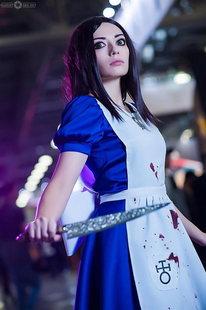Alice - Madness Returns - Alice Cosplay - full body portrait