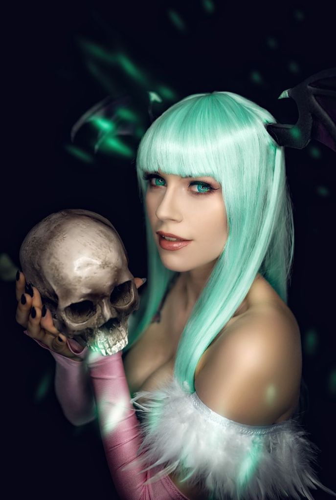 Darkstalkers - Resurrection - Morrigan Aensland Cosplay - full body port.